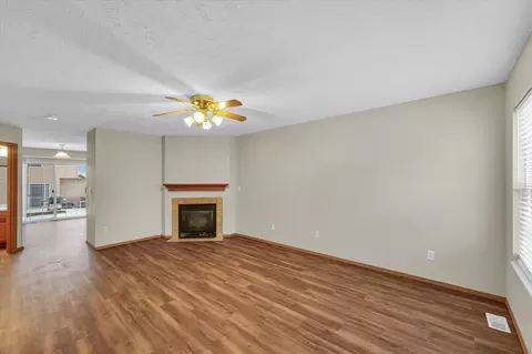 1027 Maple Hill Rd, Bloomington, IL 61705 photo 3
