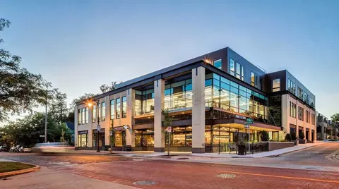 1059 Wealthy St SE, Grand Rapids, MI 49506