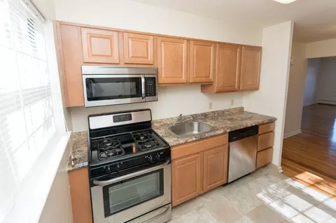 70 Berkshire Pl, Hackensack, NJ 07601 photo 3