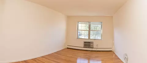 70 Berkshire Pl, Hackensack, NJ 07601 photo 8
