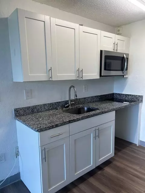 1057 Broward Rd, Jacksonville, FL 32218