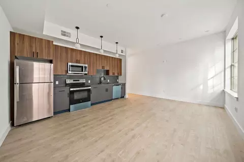 326 N 12th St, Philadelphia, PA 19107