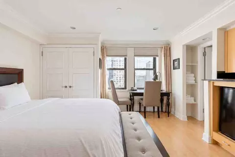 160 Central Park S, New York, NY 10019