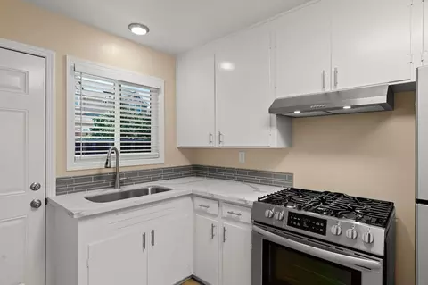 1977 Plymouth St, Mountain View, CA 94043