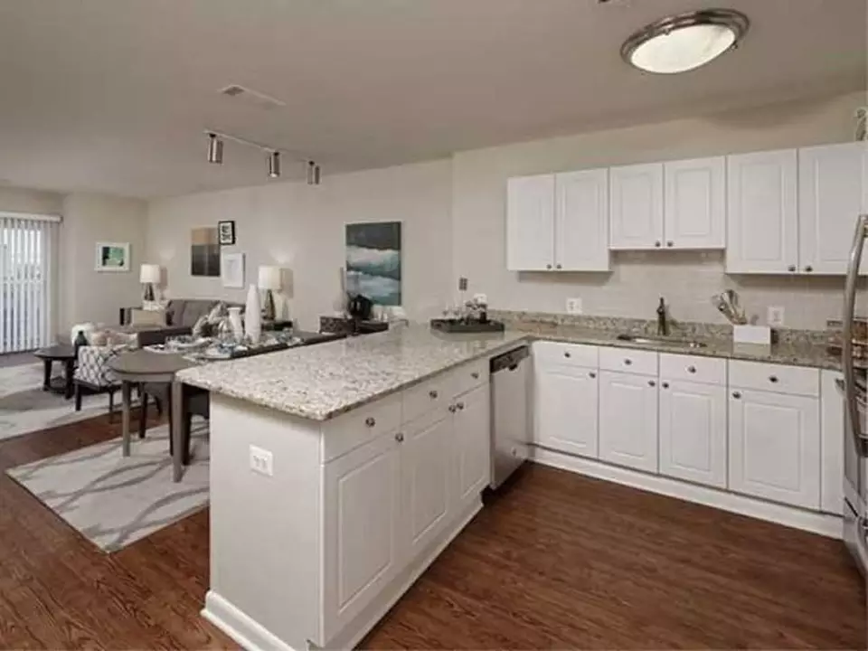  2800 Clarendon Blvd, Arlington, VA 22201 photo 7