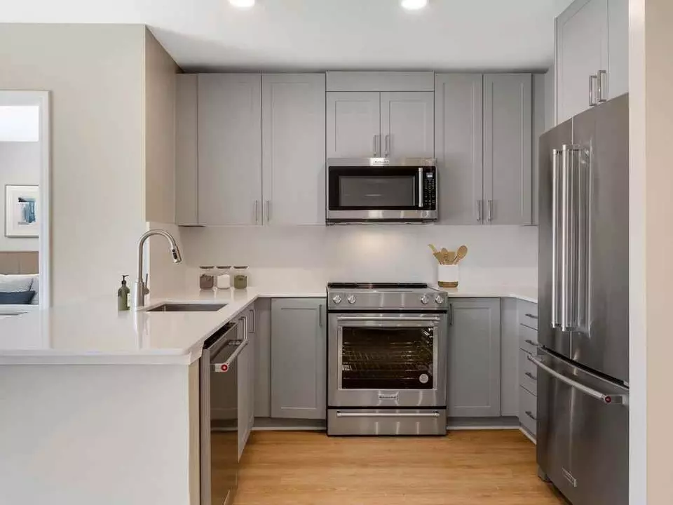  2800 Clarendon Blvd, Arlington, VA 22201 photo 2