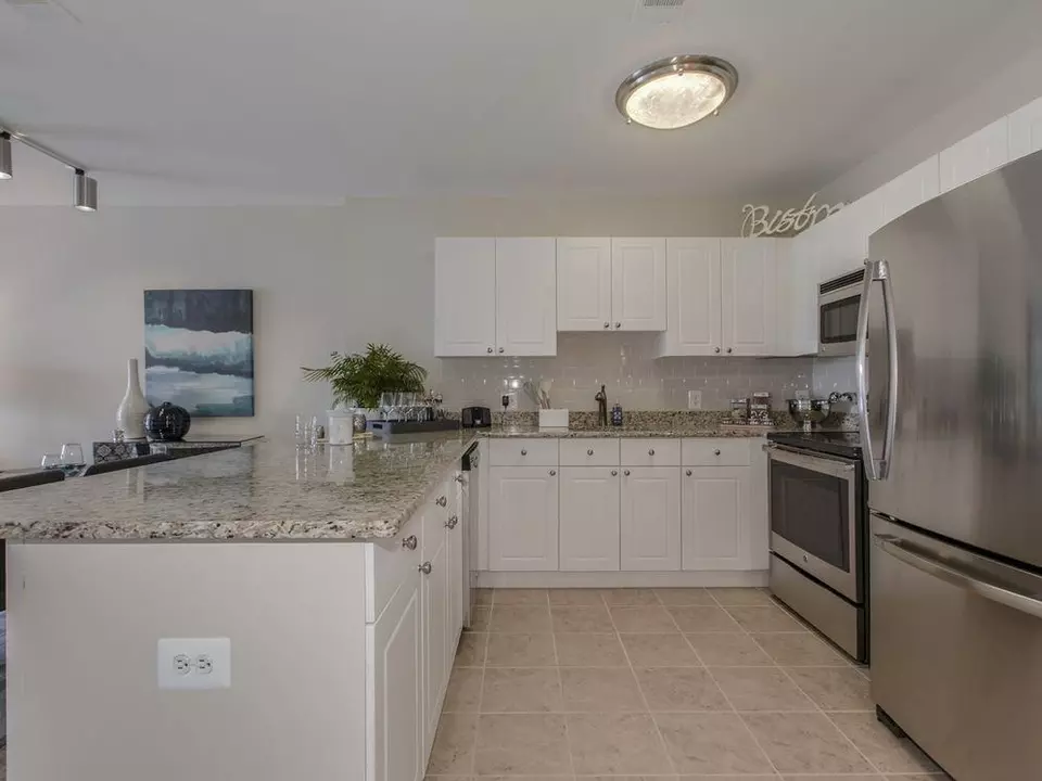 2800 Clarendon Blvd, Arlington, VA 22201 photo 8