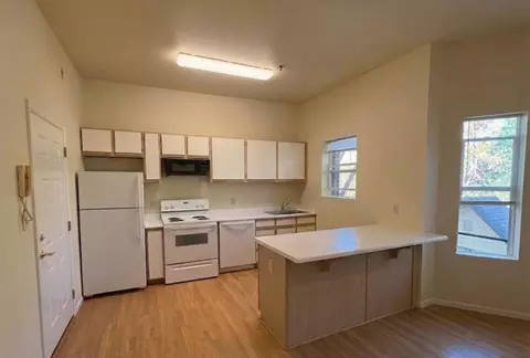 2018 NW Everett St, Portland, OR 97209