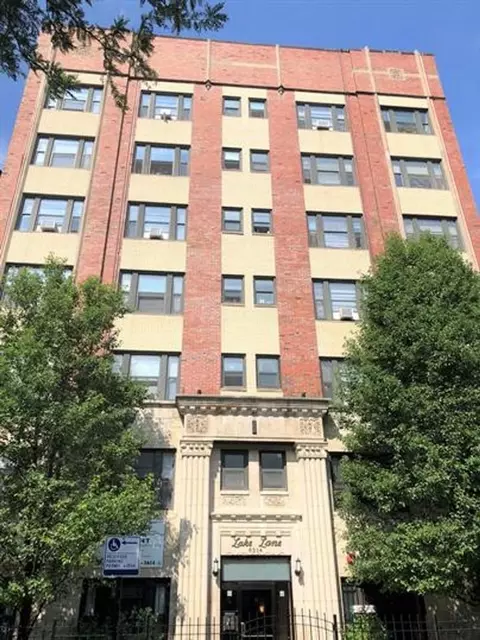 6214 N Winthrop Ave, Chicago, IL 60660
