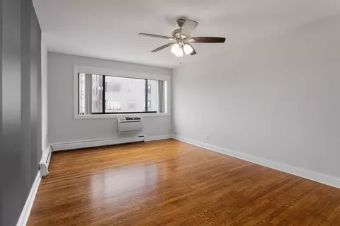 6029 N Winthrop Ave, Chicago, IL 60660