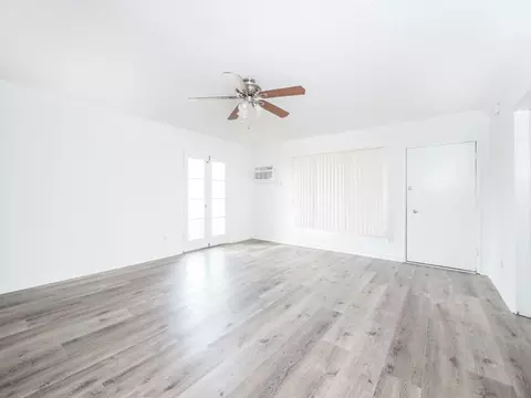 21736 Roscoe Blvd, Los Angeles, CA 91304