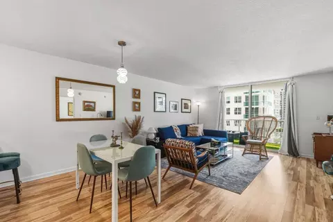 1 NW 12th St, Miami, FL 33136