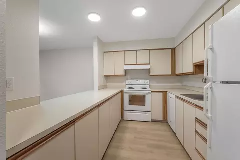 6619 Roosevelt Way NE, Seattle, WA 98115