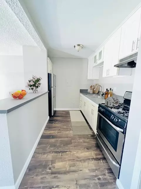 6555 La Mirada Ave, Los Angeles, CA 90038
