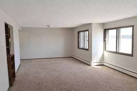 761 S 9th St, Bird Island, MN 55310