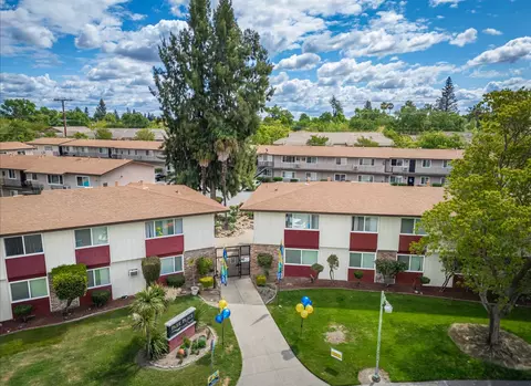 5949 Lake Crest Way, Sacramento, CA 95822