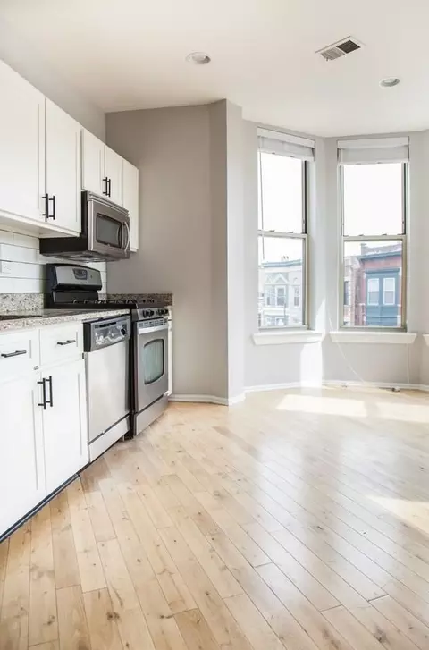 3264 N Clark St, Chicago, IL 60657