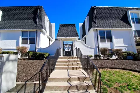 4427 Holly St, Kansas City, MO 64111