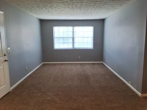 345 Elmwood Dr, Radcliff, KY 40160