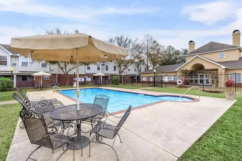 9888 United Dr, Houston, TX 77036