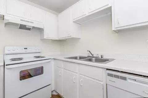 9888 United Dr, Houston, TX 77036