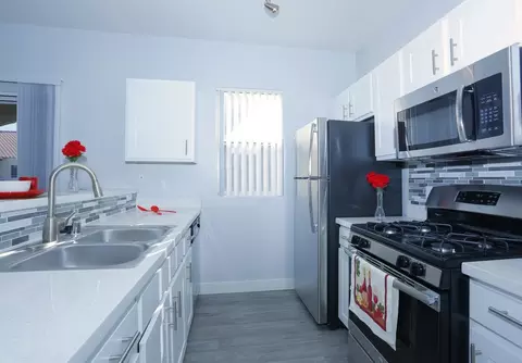 7413 W Russell Rd, Spring Valley, NV 89113 photo 2