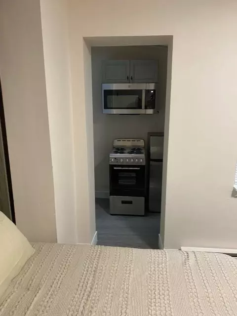 1017 Pine St, Philadelphia, PA 19107