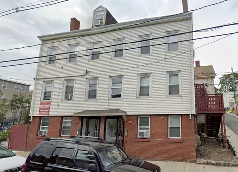 102 Beacon St, Chelsea, MA 02150