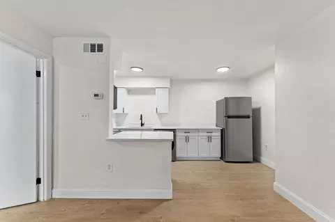 1220 NW 12th St, Gainesville, FL 32601
