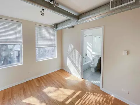 2520 W Leland Ave, Chicago, IL 60625