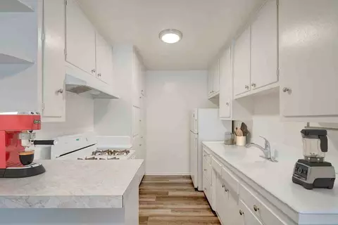 8200 W Manchester Ave, Los Angeles, CA 90293