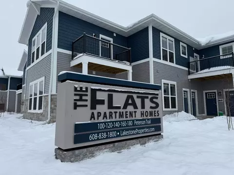 120 Peterson Trl, Oregon, WI 53575