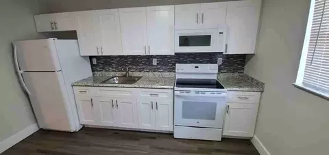 450 SW 2nd St, Pompano Beach, FL 33060