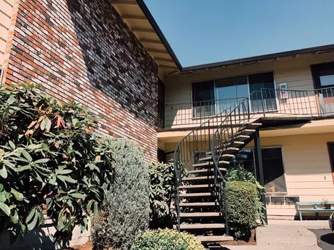 2303 SE Main St, Portland, OR 97214