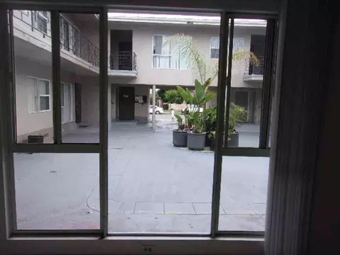 853 Center St, Costa Mesa, CA 92627