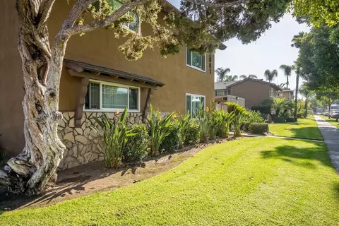 2001 E Whiting Ave, Fullerton, CA 92831