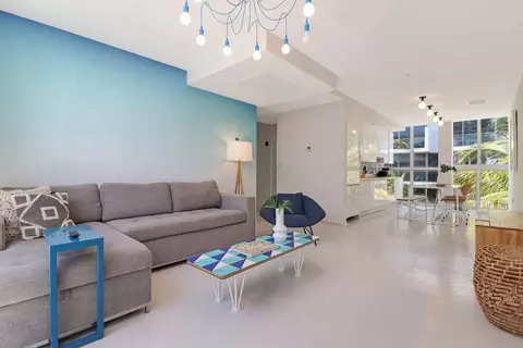 250 Collins Ave, Miami Beach, FL 33139