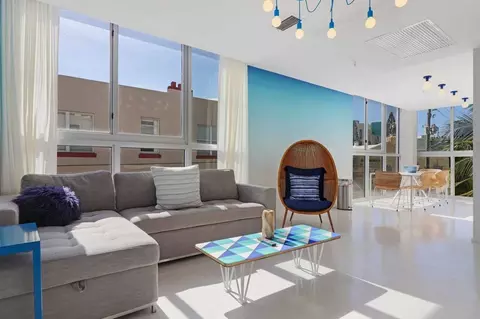 250 Collins Ave, Miami Beach, FL 33139