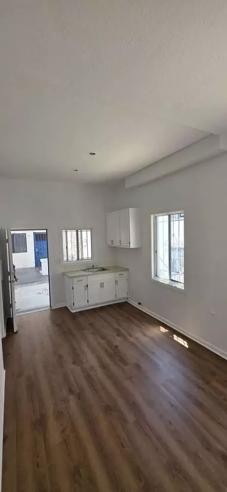 136 N New Hampshire Ave, Los Angeles, CA 90004