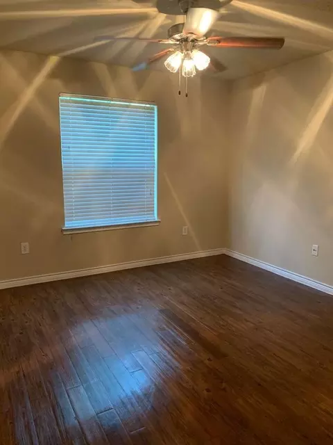431 W Wintergreen Rd, Desoto, TX 75115