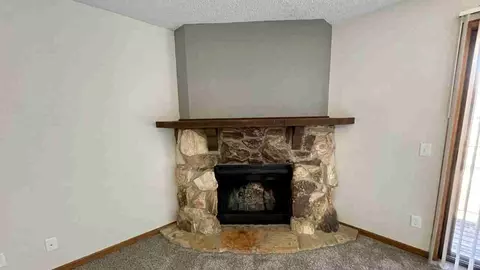 901 Roanoke Ct, Lincoln, NE 68510