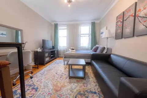 E 74th St, New York, NY 10021