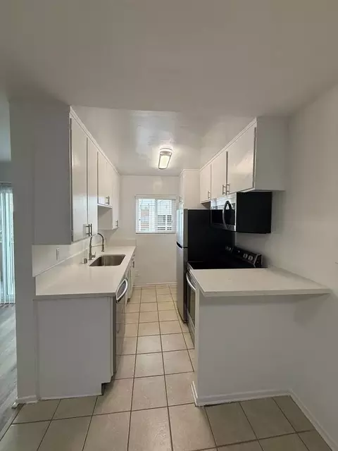 1179 Crenshaw Blvd, Los Angeles, CA 90019