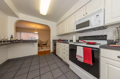 3341 Warrensville Center Rd, Shaker Heights, OH 44122