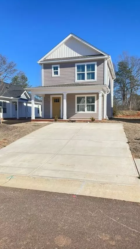 8699 White Horse Rd, Greenville, SC 29617