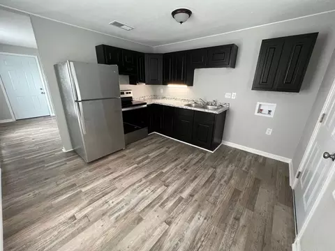 Cambridge Ct, Florence, AL 35633 photo 2