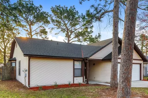 7749 Pikes Peak Dr, Jacksonville, FL 32244