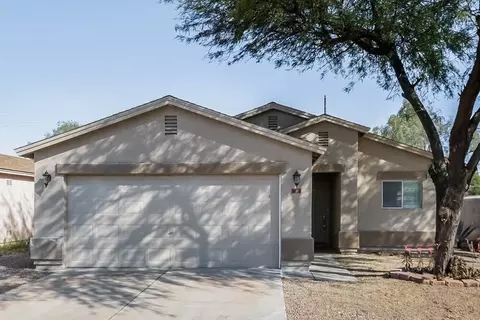 1074 E Silversmith Trl, San Tan Valley, AZ 85143