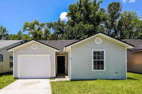 282 Aquarius Cir W, Jacksonville, FL 32216