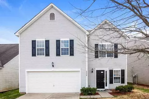 3236 Reid Brook Ln, Charlotte, NC 28208
